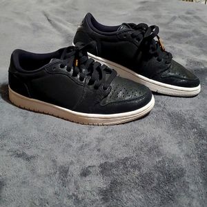 Women's Air Jordan 1 Retro Low 'Metallic Gold'